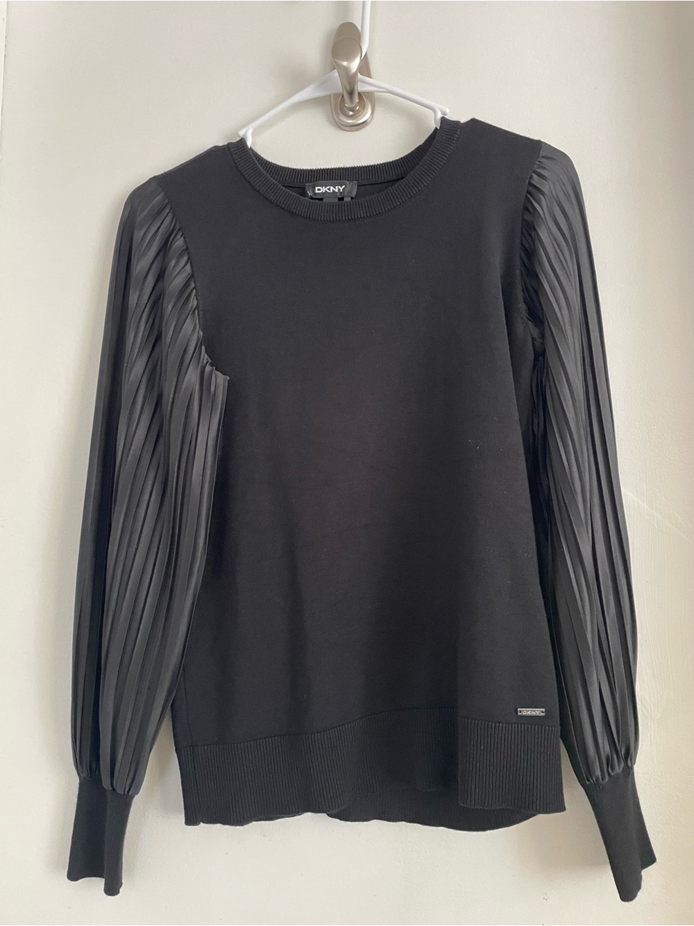 DKNY Black Long-Sleeve Pleated-Sleeve Crewneck Top